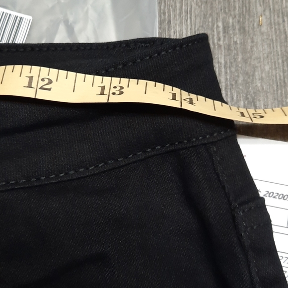 Whigh-waisted black  ripped skinny denim pant - Picture 3 of 16